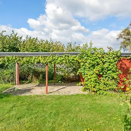 Nice Home In Brenderup Fyn With Kitchen * Skovs-Hojrup