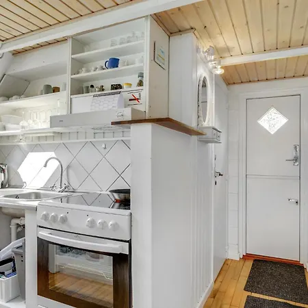Nice Home In Brenderup Fyn With Kitchen * Skovs-Hojrup